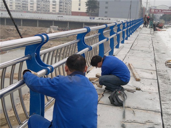 海口不锈钢桥梁护栏除锈维护的重要性及其方法