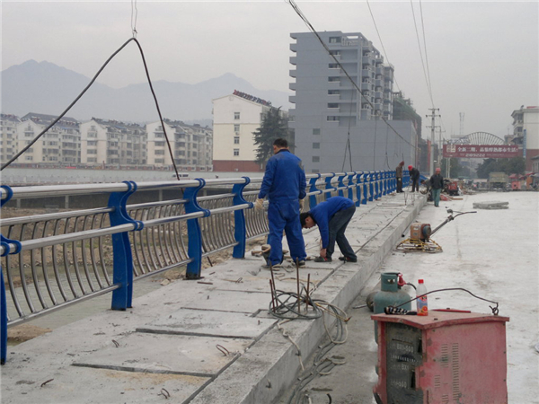 海口不锈钢复合管护栏常见问题及解决方案